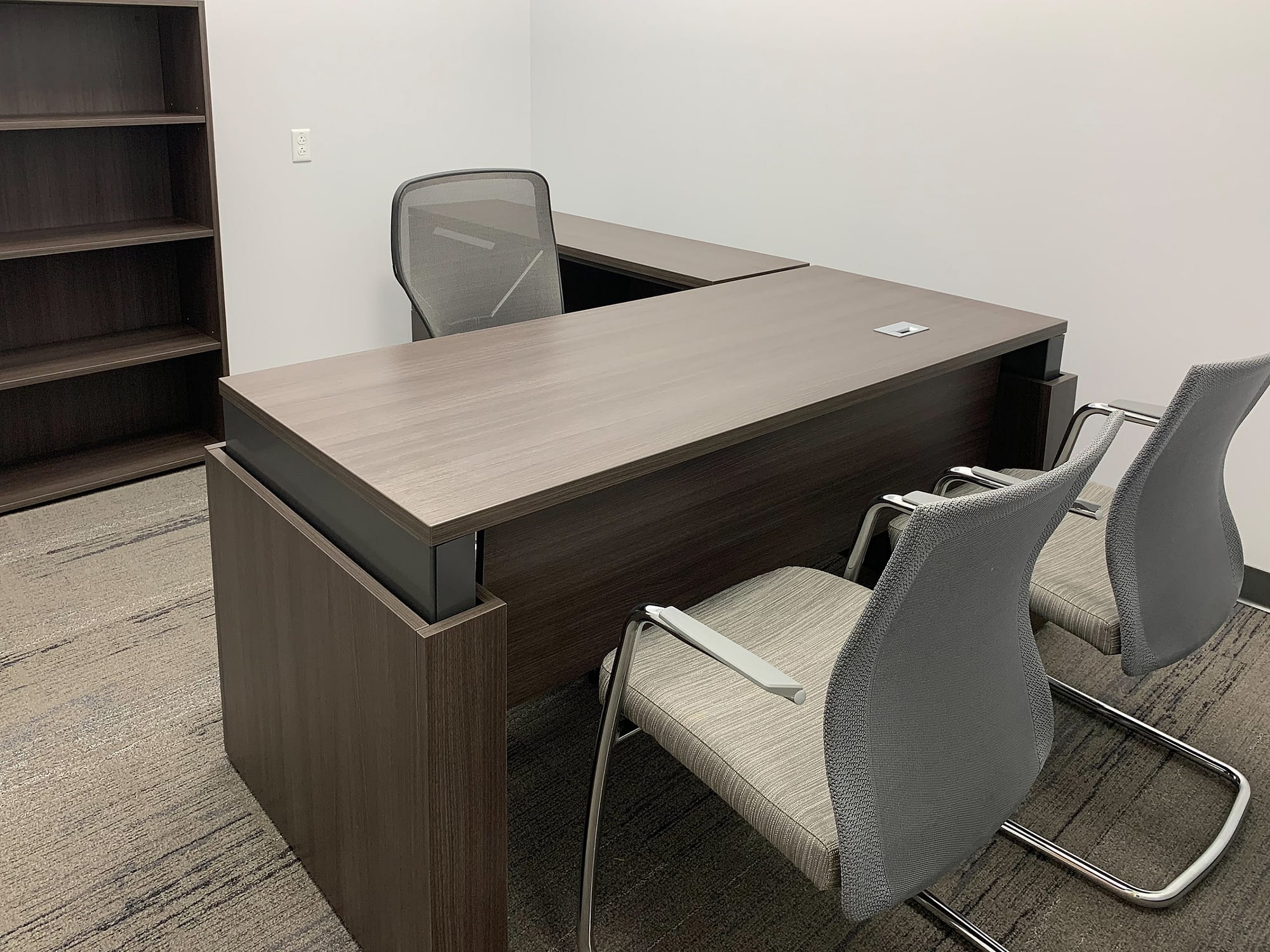 private office height-adjustable desk